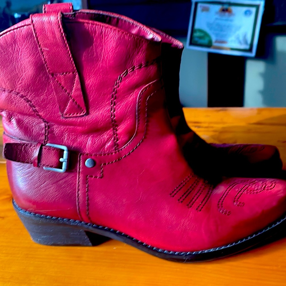 Franco Sarto red cowboy ankle boots..size 7.5